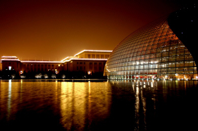 Beijing - National Centre for the Performing Arts (2).jpg (142209 bytes)
