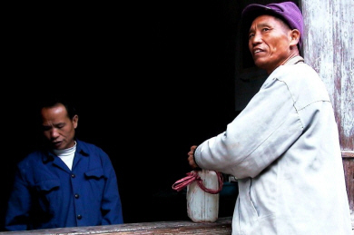 Daxu - Rice Wine Buyer.jpg (85897 bytes)