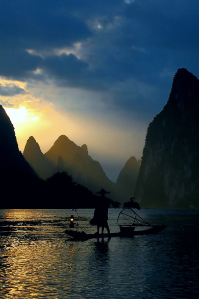 Guangxi - Li River Cormorant Fisherman (5).jpg (339777 bytes)