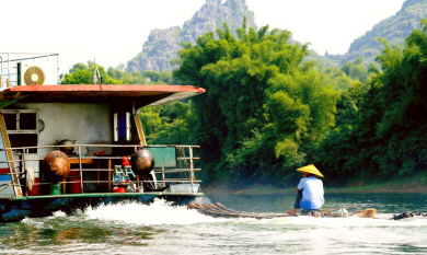 Guangxi - Li River Sights (8).jpg (193228 bytes)