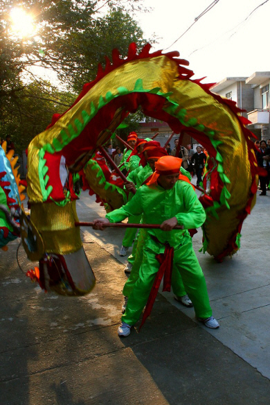Huangshan Dragon Dance.jpg (252850 bytes)