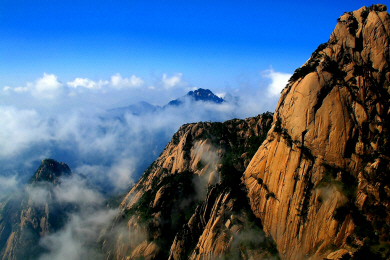 Huangshan Mtn (3).jpg (523679 bytes)