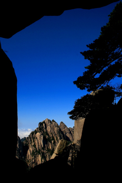 Huangshan Mtn.jpg (294414 bytes)