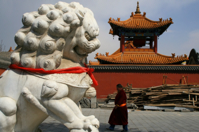 Inner Mongolia - Hohhot Temple.jpg (517174 bytes)