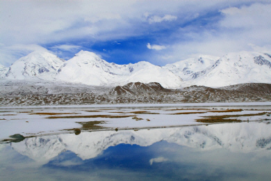 Karakoram Hwy - Karakul Lake.jpg (166996 bytes)