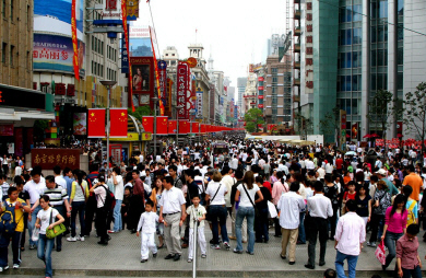 Shanghai - Nanjing Road.jpg (303191 bytes)