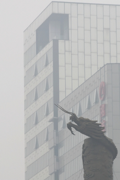 Smog Day (3).jpg (318524 bytes)