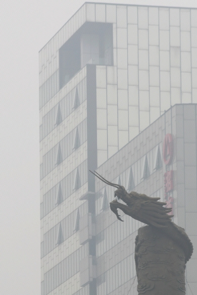 Smog Day (3).jpg (318524 bytes)