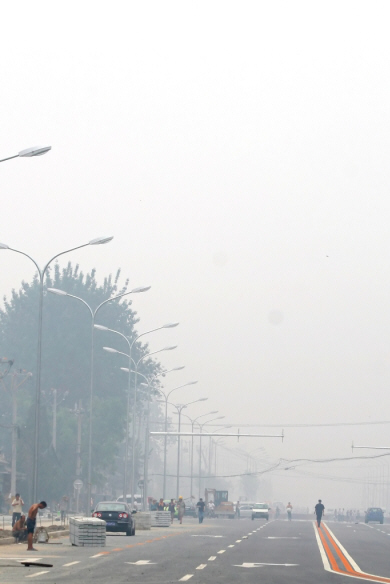 Smog Day (4).jpg (301526 bytes)