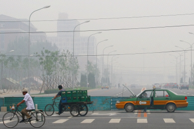 Smog Day (5).jpg (420083 bytes)