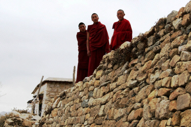 Tibet Monks (2).jpg (226367 bytes)