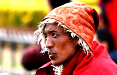 Tibet Monks (5).jpg (291473 bytes)