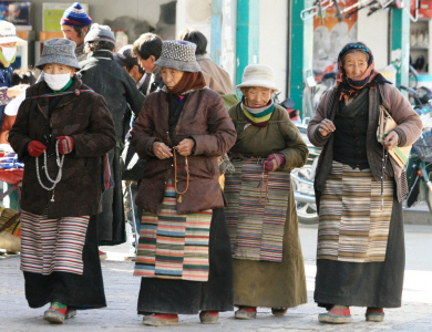 Tibet People (21).jpg (425051 bytes)