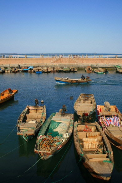 Weihai, Fishing Boats, Shandong Province (2).jpg (539622 bytes)