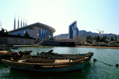 Weihai, Fishing Boats, Shandong Province (5).jpg (488371 bytes)