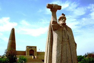 Xinjiang, Emin Minaret and Mosque, Turpan.jpg (170606 bytes)