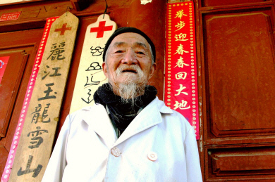 Yunnan - The Amazing Dr. Ho, Bai Sha Village.jpg (231139 bytes)