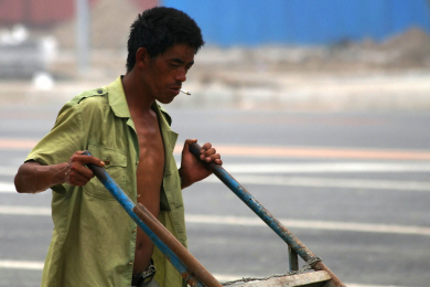 Z - Migrant Worker (2).jpg (410846 bytes)